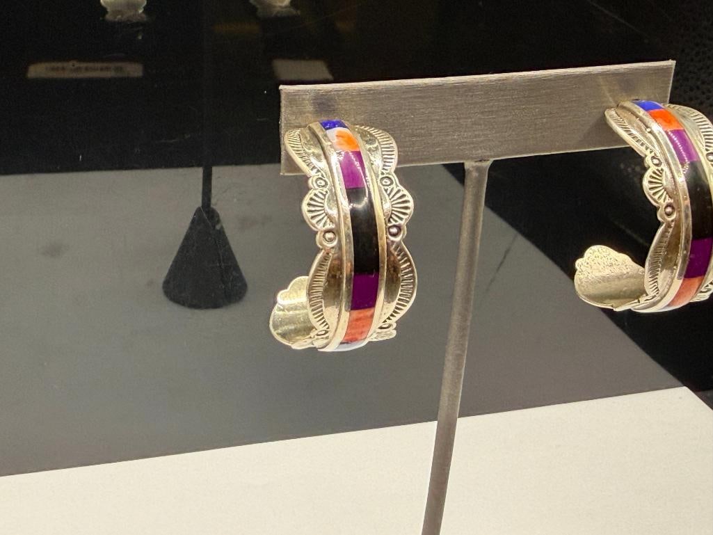PAIR OF NATIVE AMERICAN SIGNED STERLING SILVER STONE INLAY SEMI-HOOP EARRINGS - 3