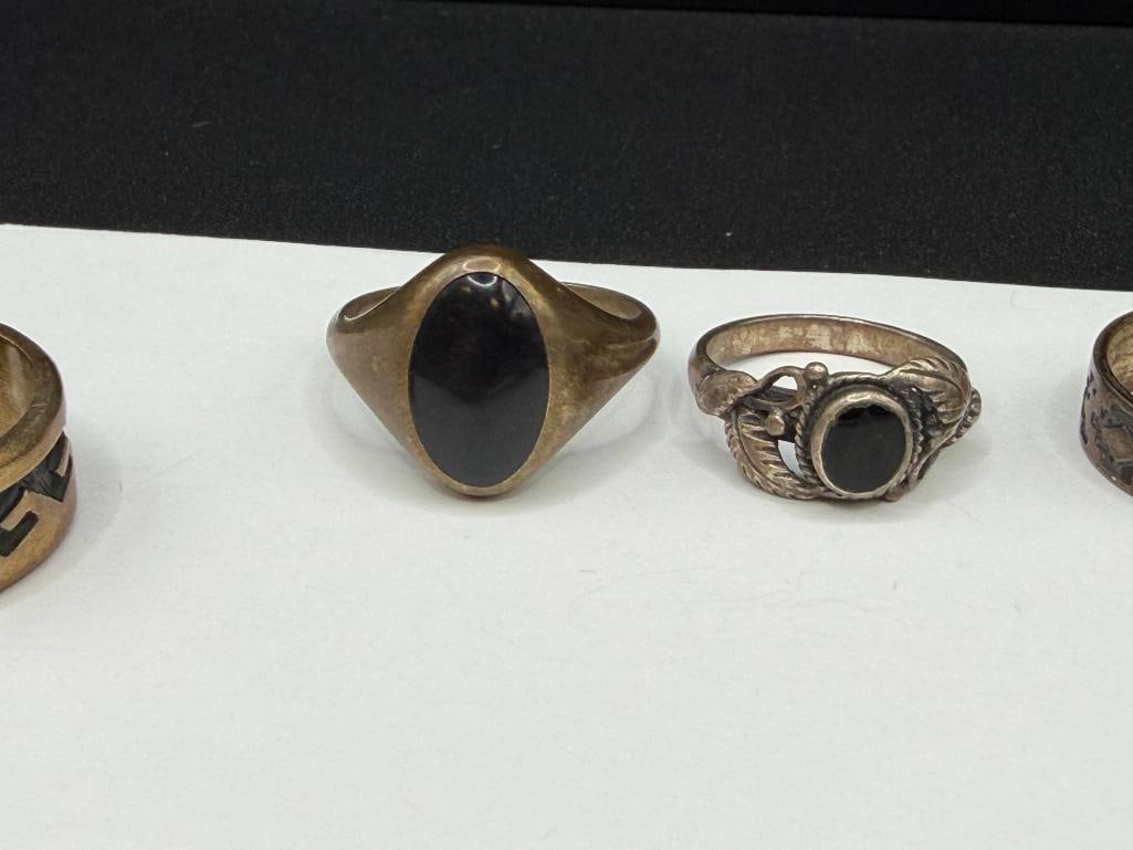 FOUR VINTAGE NATIVE AMERICAN STERLING SILVER RINGS INCLUDING TWO WITH ONYX - 5