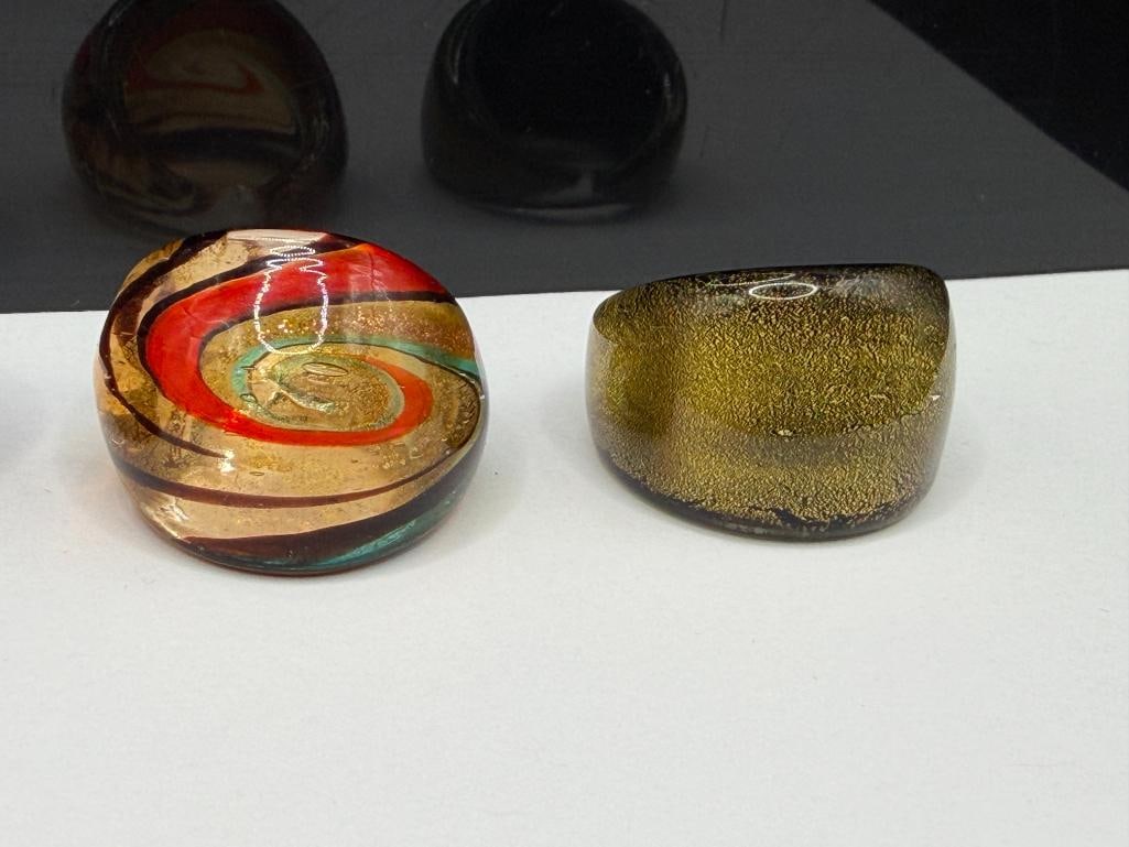 SIX HANDBLOWN ART GLASS RINGS FEATURING VIBRANT COLORS - 5