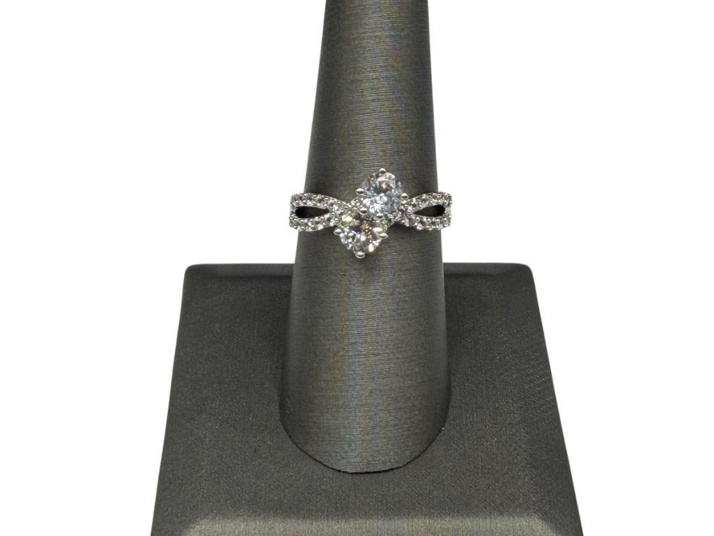 STERLING SILVER WHITE SAPPHIRE FASHION RING FEATURING ROUND CUT WHITE SAPPHIRE: SIZE 7, LARGEST WHITE SAPPHIRES ARE 5MM, 2.67 GRAMS