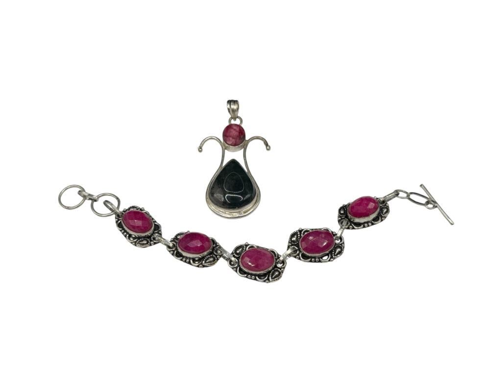 STERLING SILVER PINK QUARTZ OVAL CUT LINK BRACELET AND STERLING SILVER MOSS AGATE PENDANT: PENDANT FEATURES A TEAR DROP MOSS AGATE ACCENTED BY PINK QUARTZ, TOGGLE CLASP ON BRACELET 7 3/4", 7/8" LINKS, 2 1/8" PENDANT, 32.71 GRAMS