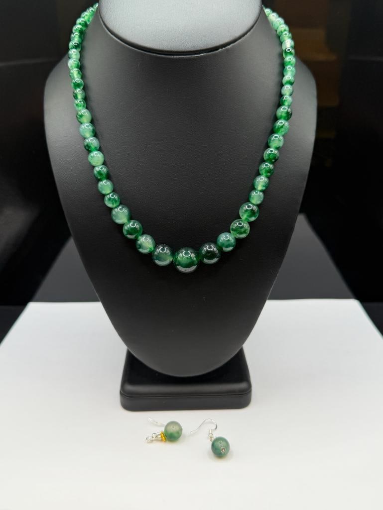 GRADUATED GREEN JADE NECKLACE AND EARRINGS SET - 2