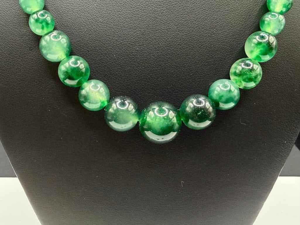 GRADUATED GREEN JADE NECKLACE AND EARRINGS SET - 3