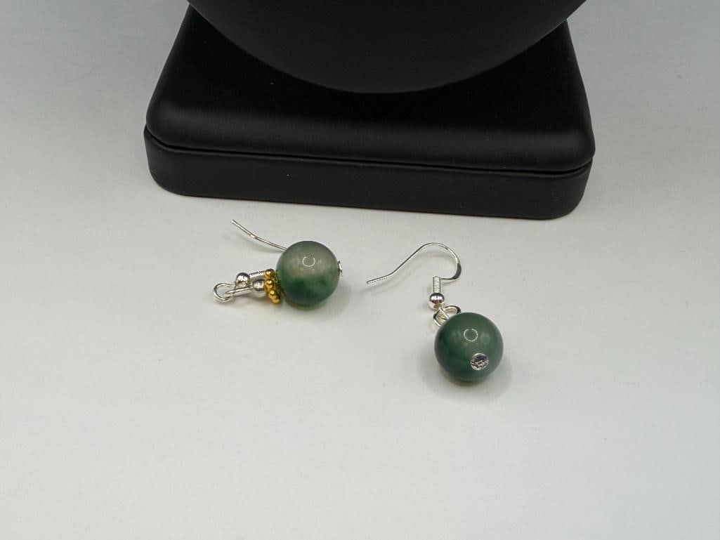 GRADUATED GREEN JADE NECKLACE AND EARRINGS SET - 4