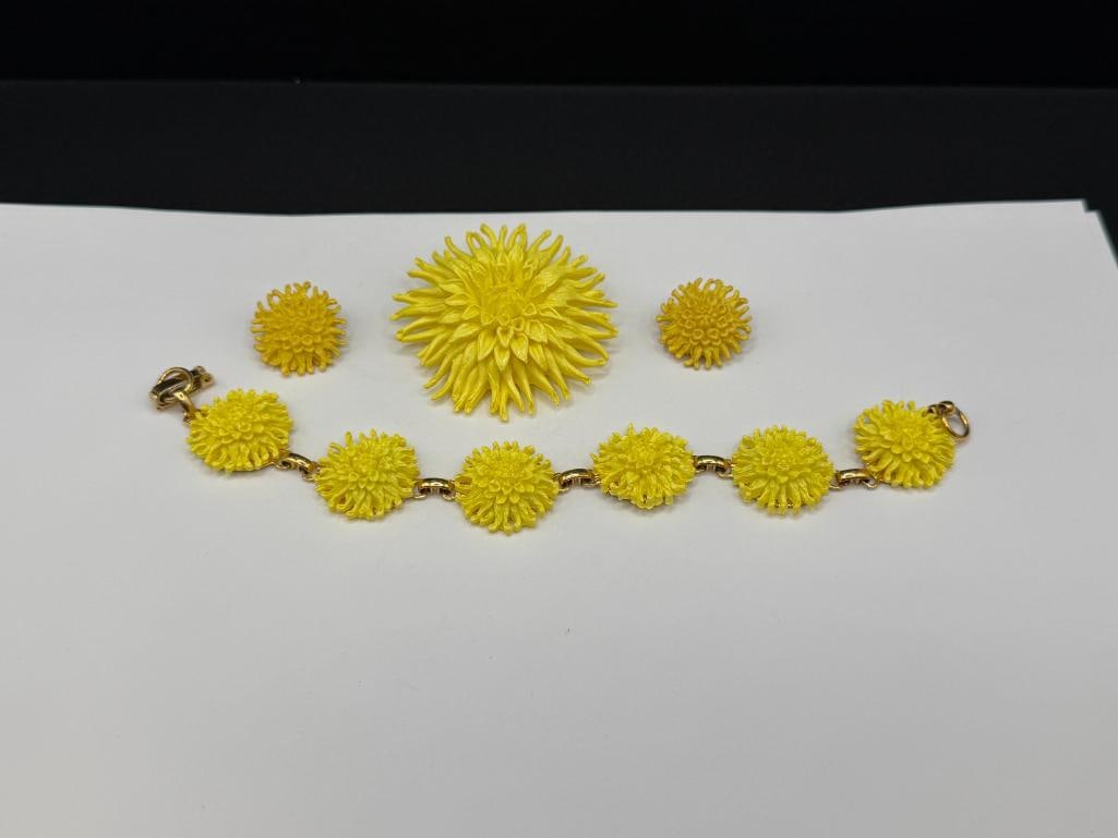 YELLOW DAHLIA DESIGN JEWELRY SET INCLUDING BROOCH, BRACELET, AND CLIP-BACK EARRINGS - 2