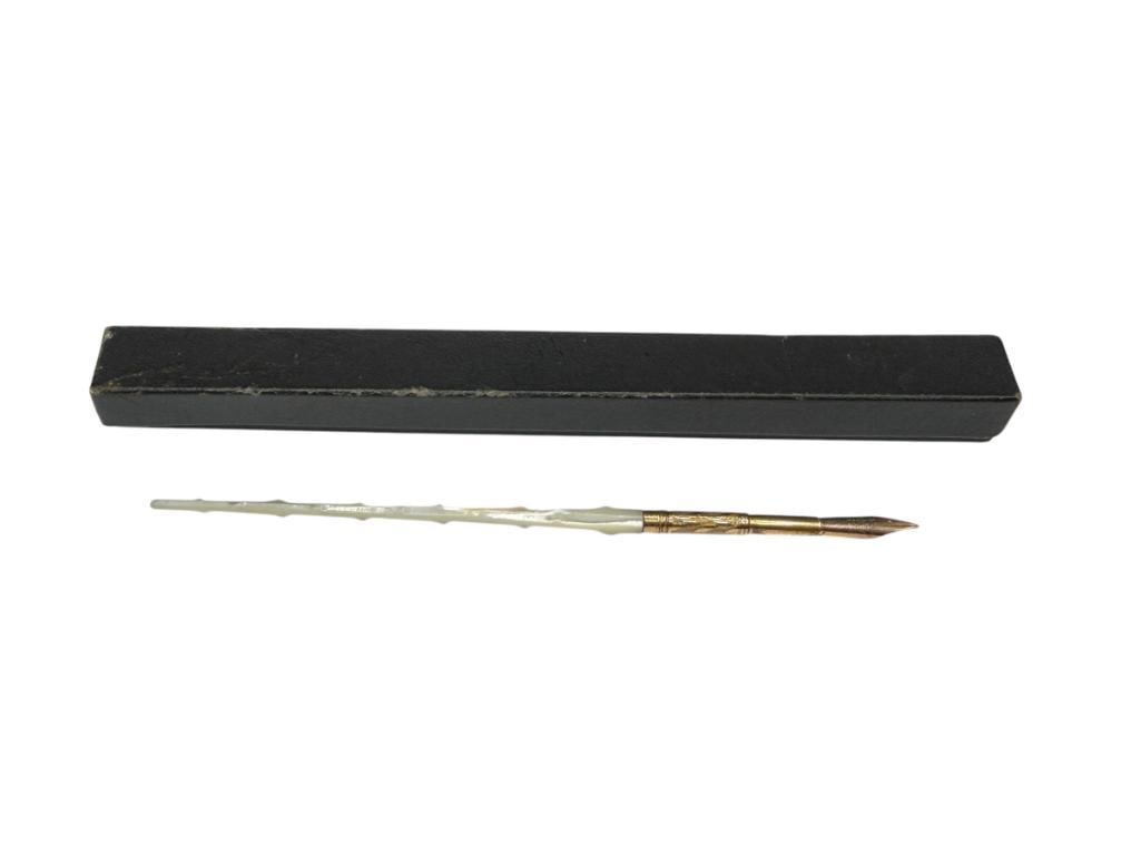 14K YELLOW GOLD NIB ROYAL CROWN NO. 2 FOUNTAIN PEN WITH MOTHER OF PEARL HANDLE: INCLUDES CASE NIB WEIGHS .19 GRAM, 6 1/8"