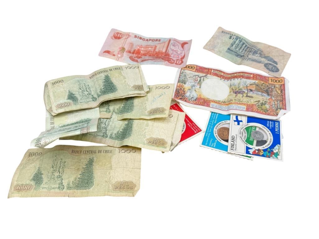 ASSORTED FOREIGN COINS AND CURRENCY INCLUDING 6500 PESOS BANCO CENTRO DE CHILE (1 of 8)