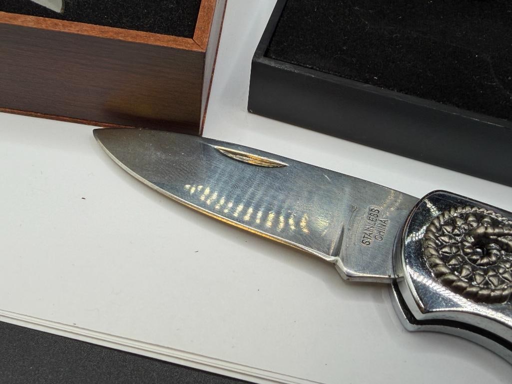 TWO WILDLIFE THEMED STEEL BLADE FOLDING LOCK BACK KNIVES - 10