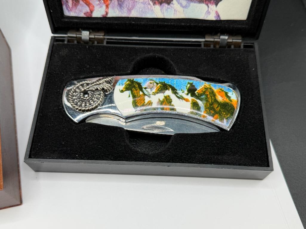 TWO WILDLIFE THEMED STEEL BLADE FOLDING LOCK BACK KNIVES - 6