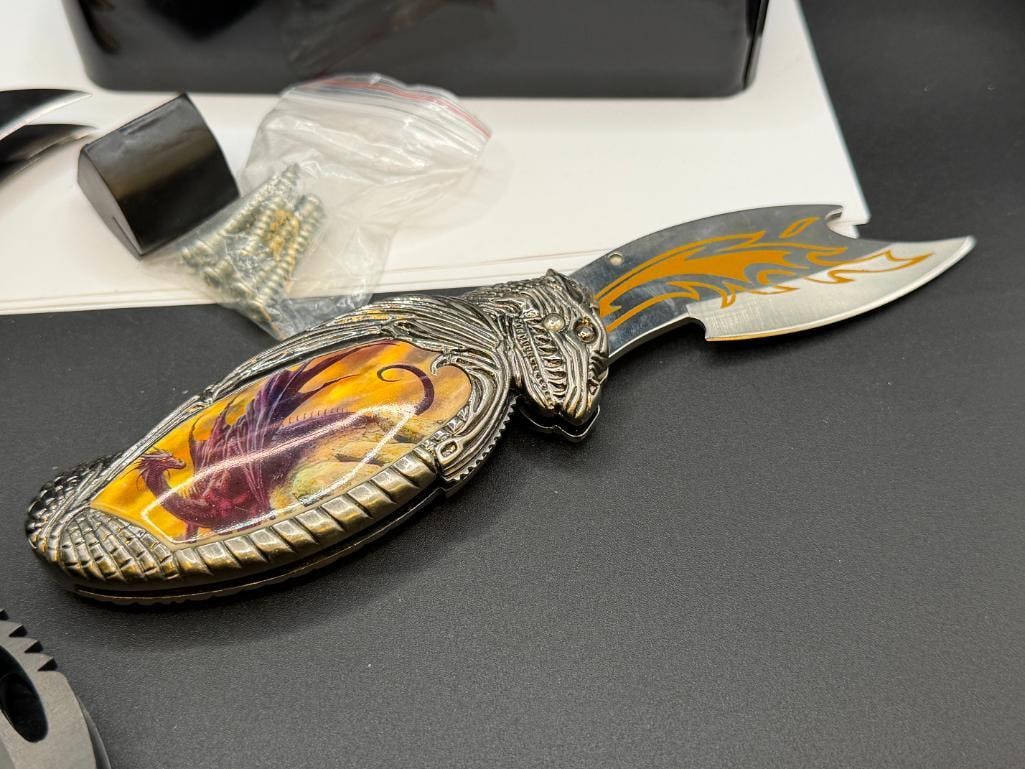 TWO UNIQUE KNIVES INCLUDING VICTOR LEE TWISTER VL-06 AND DRAGON MOTIF FOLDING LOCK BACK KNIFE - 11