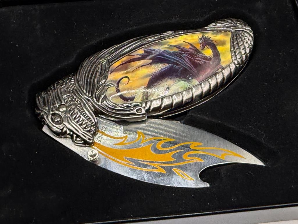 TWO UNIQUE KNIVES INCLUDING VICTOR LEE TWISTER VL-06 AND DRAGON MOTIF FOLDING LOCK BACK KNIFE - 9