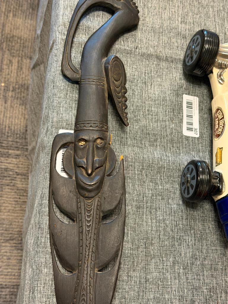 TRADITIONAL WOOD CARVING FROM PAPUA NEW GUINEA FIGURAL SUSPENSION HOOK - 2