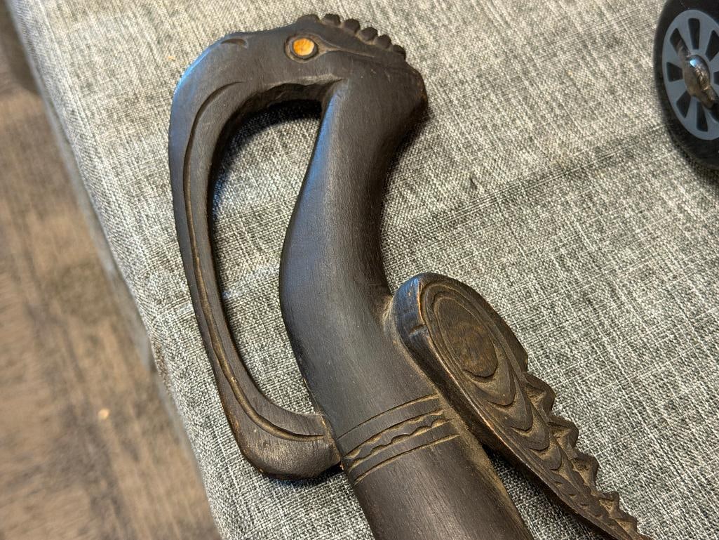 TRADITIONAL WOOD CARVING FROM PAPUA NEW GUINEA FIGURAL SUSPENSION HOOK - 4