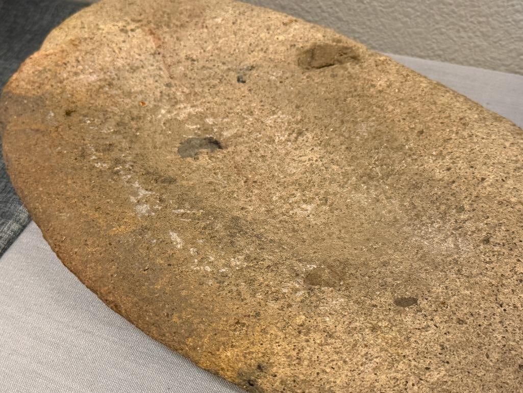 PRIMITIVE NATIVE AMERICAN ARTIFACT / TOOL METATE AND MANO - 4