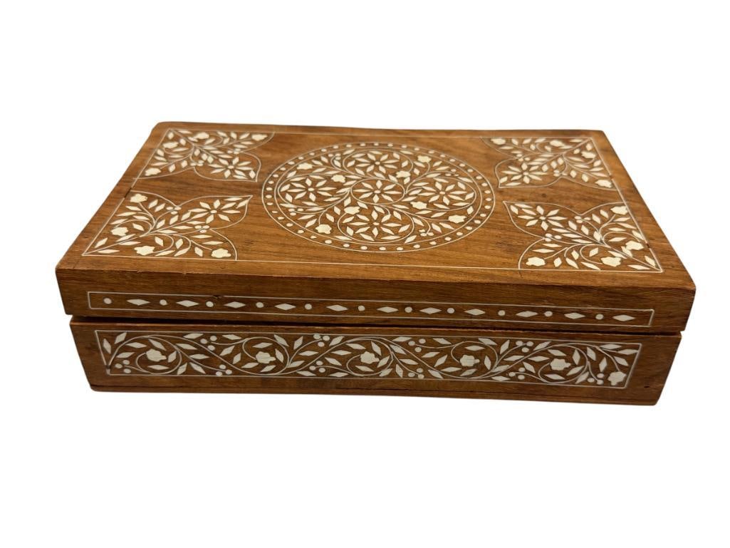 DOUBLE-SIX DOMINOES GAME SET IN BONE INLAY INDIA HARDWOOD STORAGE BOX PLUS POCKET CRIBBAGE BOARD (1 of 6)