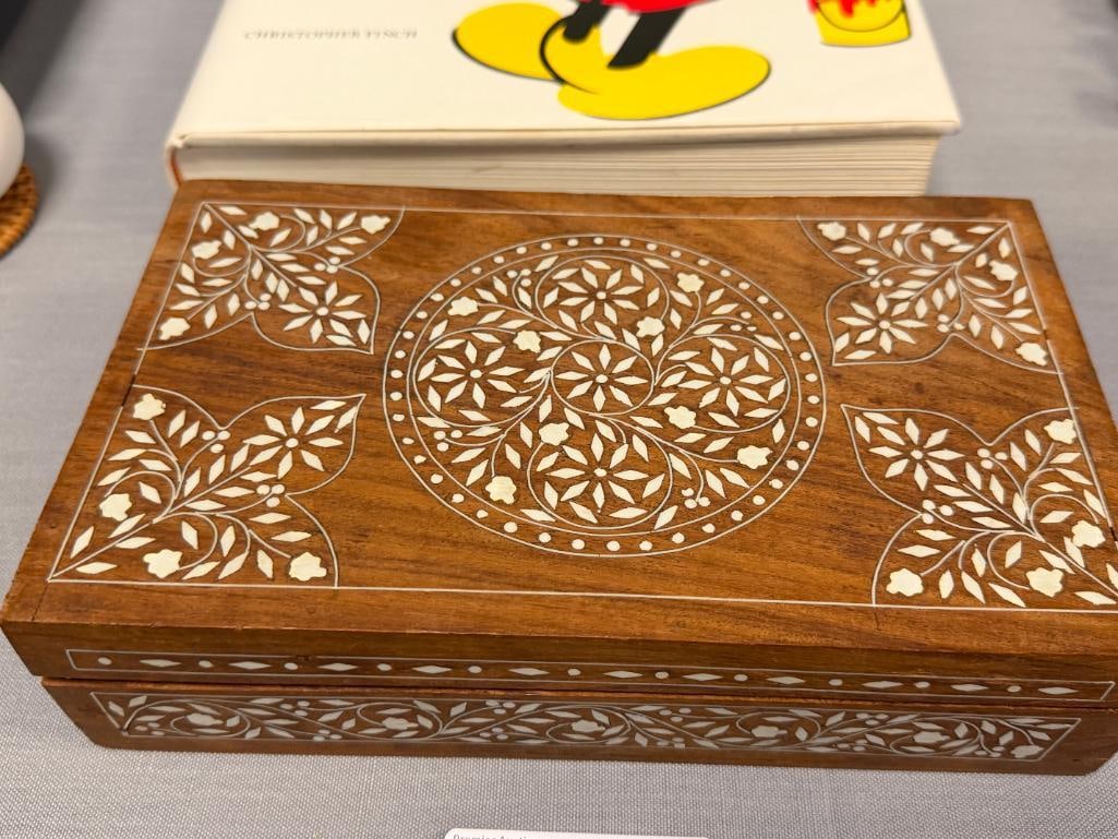 DOUBLE-SIX DOMINOES GAME SET IN BONE INLAY INDIA HARDWOOD STORAGE BOX PLUS POCKET CRIBBAGE BOARD - 2
