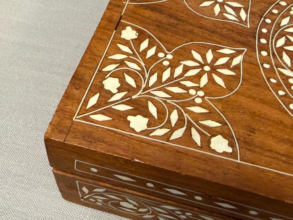 DOUBLE-SIX DOMINOES GAME SET IN BONE INLAY INDIA HARDWOOD STORAGE BOX PLUS POCKET CRIBBAGE BOARD - 3