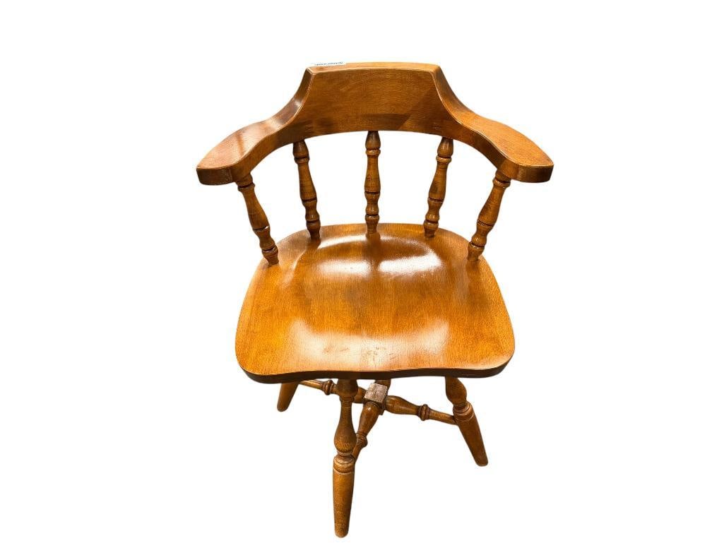 EALRY AMERICAN COLONIAL STYLE SWIVEL MAPLE SIDE CHAIR (1 of 8)