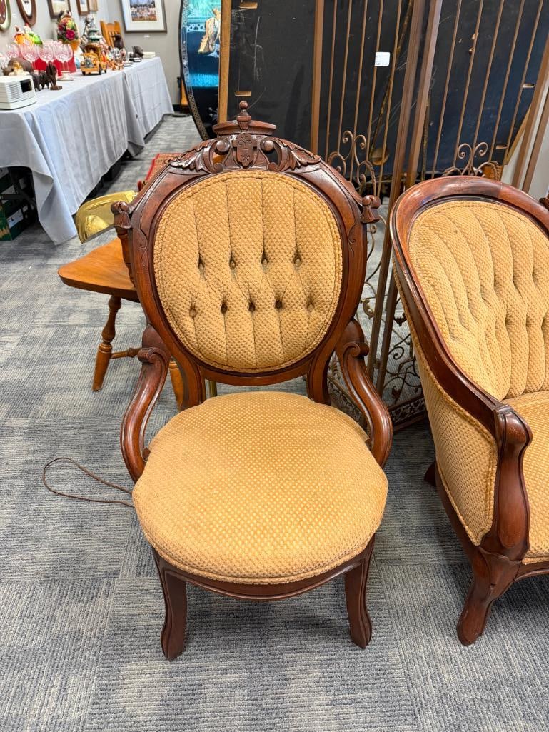 ANTIQUE VICTORIAN / EASTLAKE MEDALLION-BACK SIDE CHAIR WITH BUTTON TUFTED UPHOLSTERY (1 of 11)