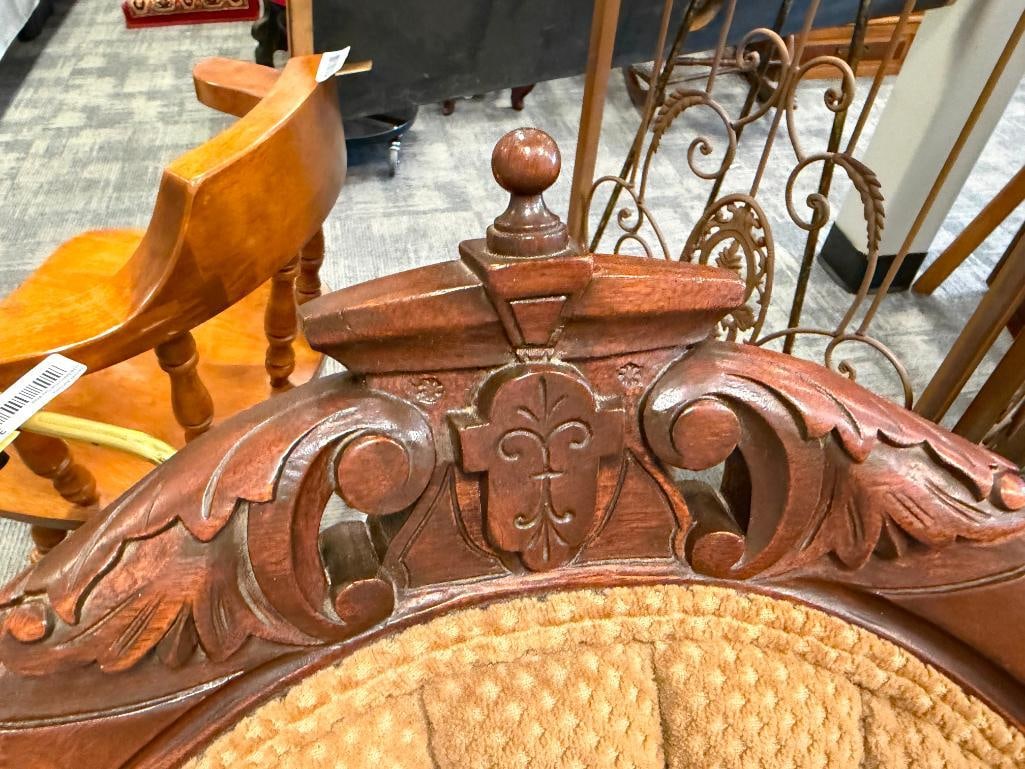 ANTIQUE VICTORIAN / EASTLAKE MEDALLION-BACK SIDE CHAIR WITH BUTTON TUFTED UPHOLSTERY - 3