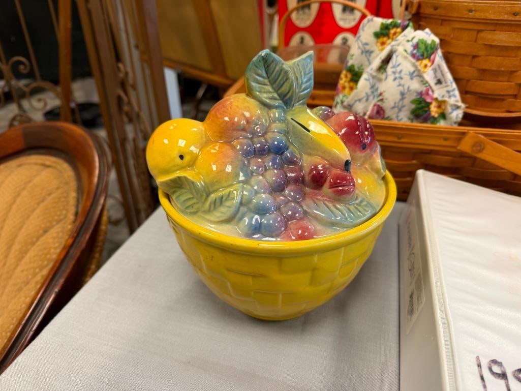 VINTAGE SHAWNEE POTTERY FRUIT BASKET COOKIE JAR NO. 84 - 2