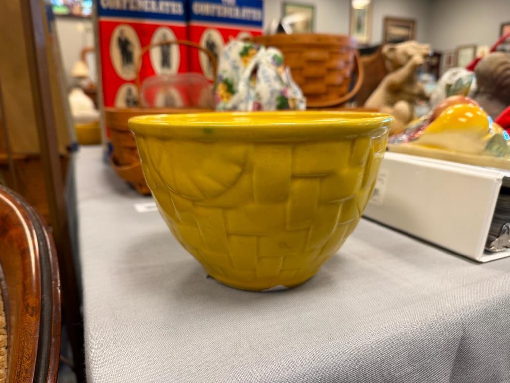 VINTAGE SHAWNEE POTTERY FRUIT BASKET COOKIE JAR NO. 84 - 4