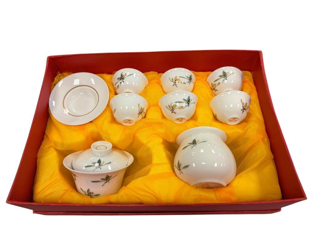 JINGDEZHEN WHITE PORCELAIN HAND PAINTED TEA SET 10 PIECE SET (1 of 8)