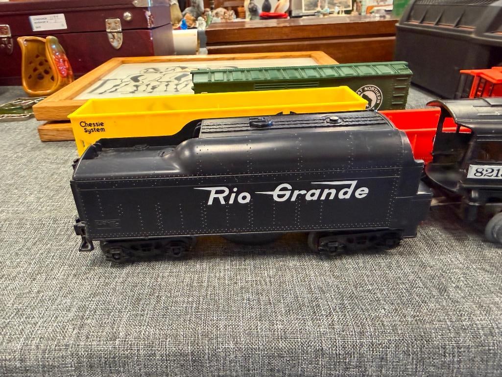 LIONEL 2-4-2 8213 RIO GRANDE LOCOMOTIVE AND TENDER WITH FOUR TRAIN CARS AND TRANSFORMER - 3