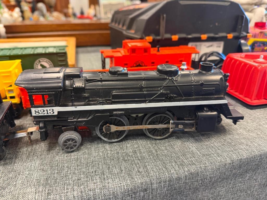 LIONEL 2-4-2 8213 RIO GRANDE LOCOMOTIVE AND TENDER WITH FOUR TRAIN CARS AND TRANSFORMER - 4