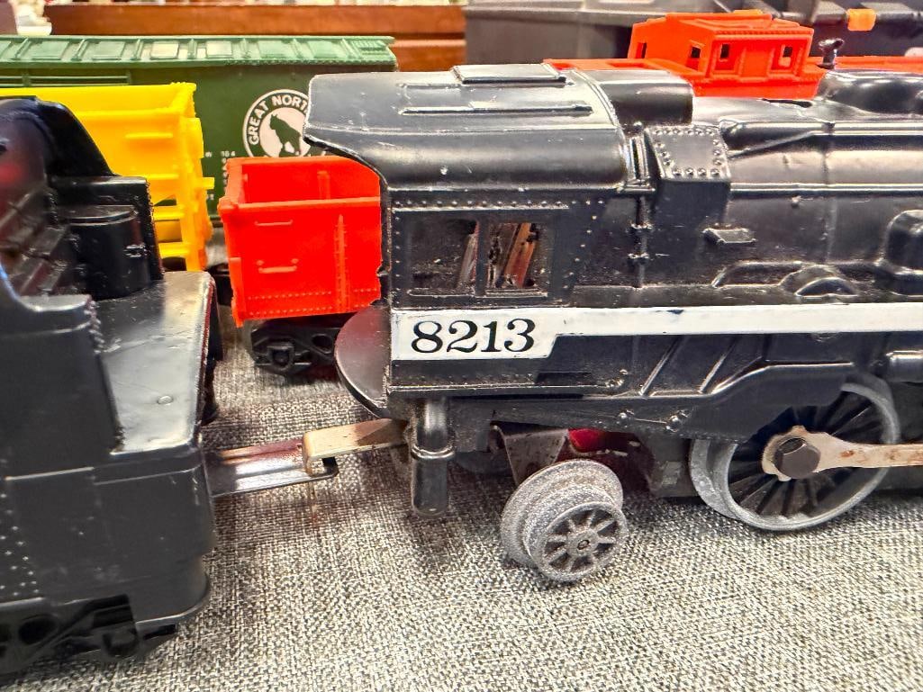 LIONEL 2-4-2 8213 RIO GRANDE LOCOMOTIVE AND TENDER WITH FOUR TRAIN CARS AND TRANSFORMER - 5