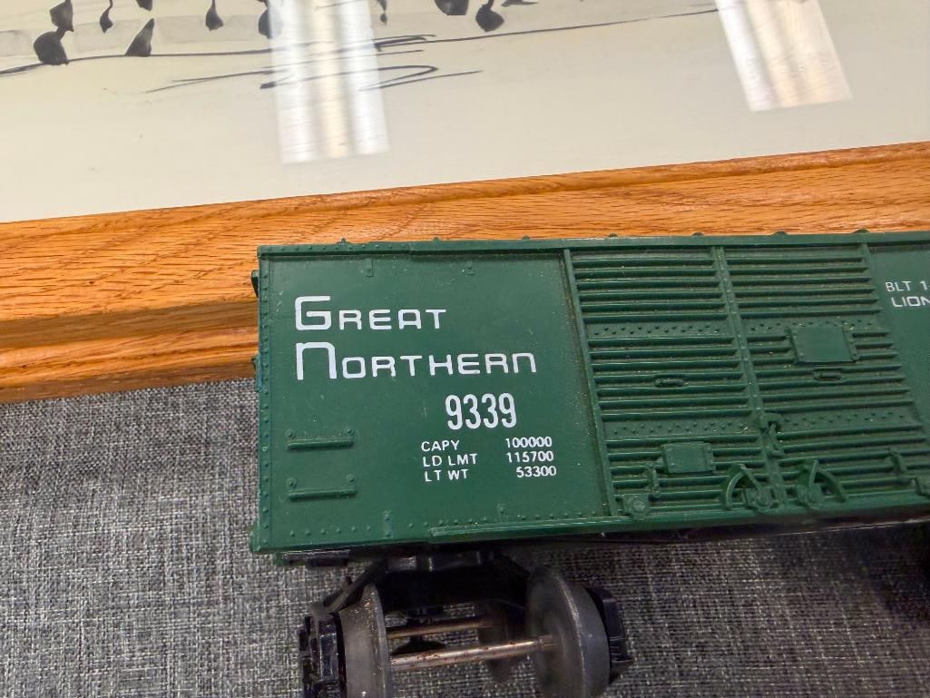 LIONEL 2-4-2 8213 RIO GRANDE LOCOMOTIVE AND TENDER WITH FOUR TRAIN CARS AND TRANSFORMER - 9