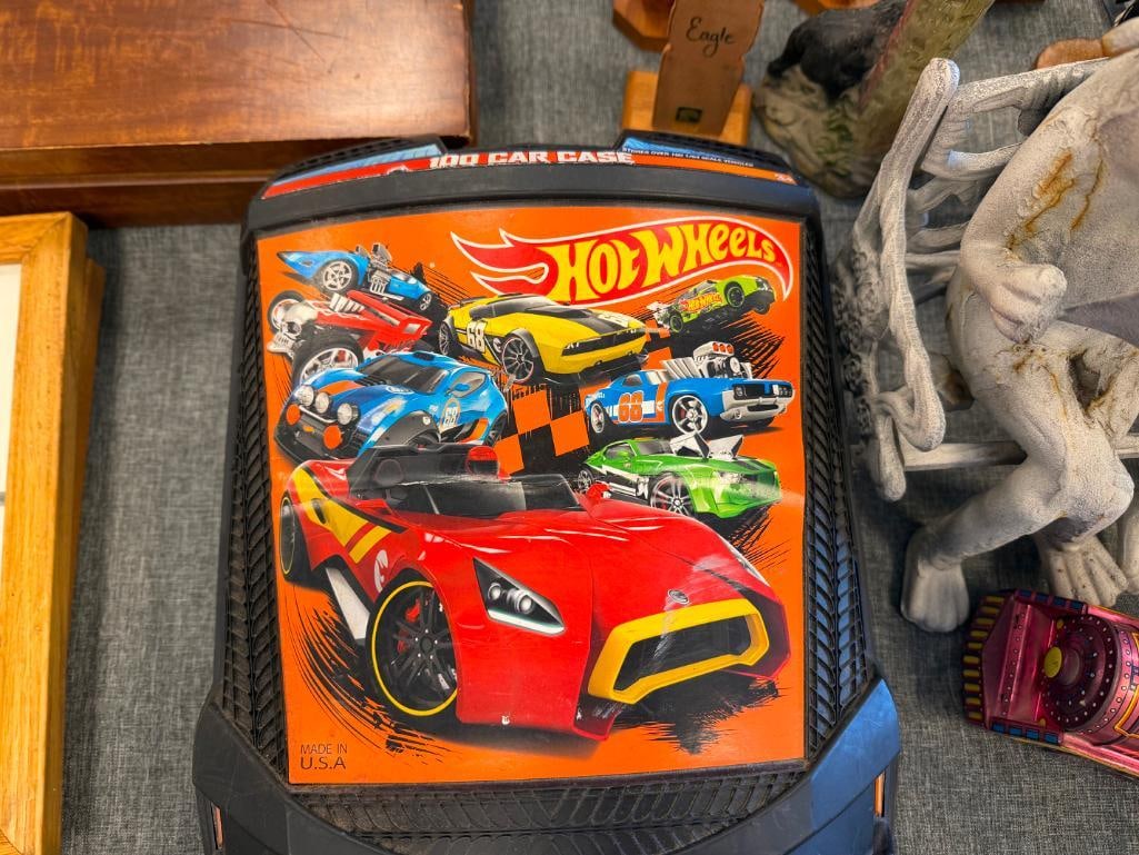 HOT WHEELS DIE-CAST ROLLING CAR SUITCASE FILLED WITH DIE-CAST CARS OVER 50 CARS MOSTLY HOTWHEELS - 3