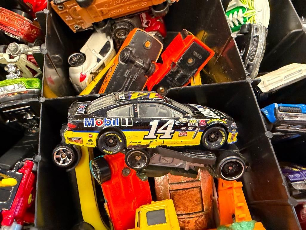 HOT WHEELS DIE-CAST ROLLING CAR SUITCASE FILLED WITH DIE-CAST CARS OVER 50 CARS MOSTLY HOTWHEELS - 7