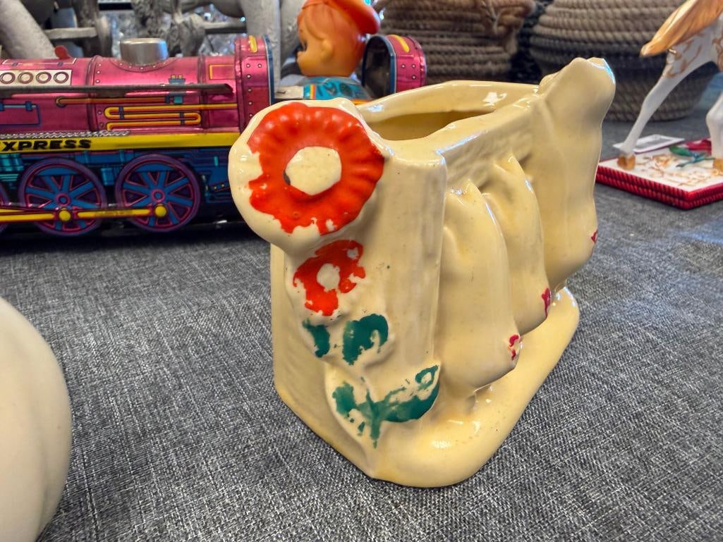 SHAWNEE POTTERY CERAMIC PLANTE THE THREE LITTLE PIGS AND SHAWNEE ELEPHANT CREAMER / PITCHER - 5