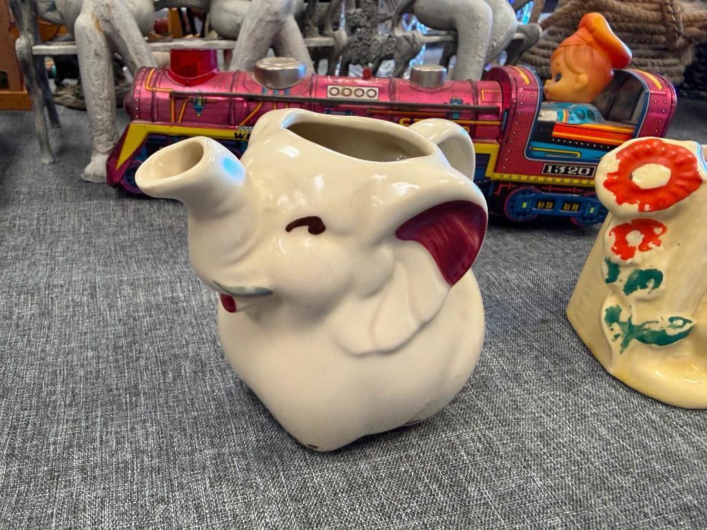 SHAWNEE POTTERY CERAMIC PLANTE THE THREE LITTLE PIGS AND SHAWNEE ELEPHANT CREAMER / PITCHER - 7