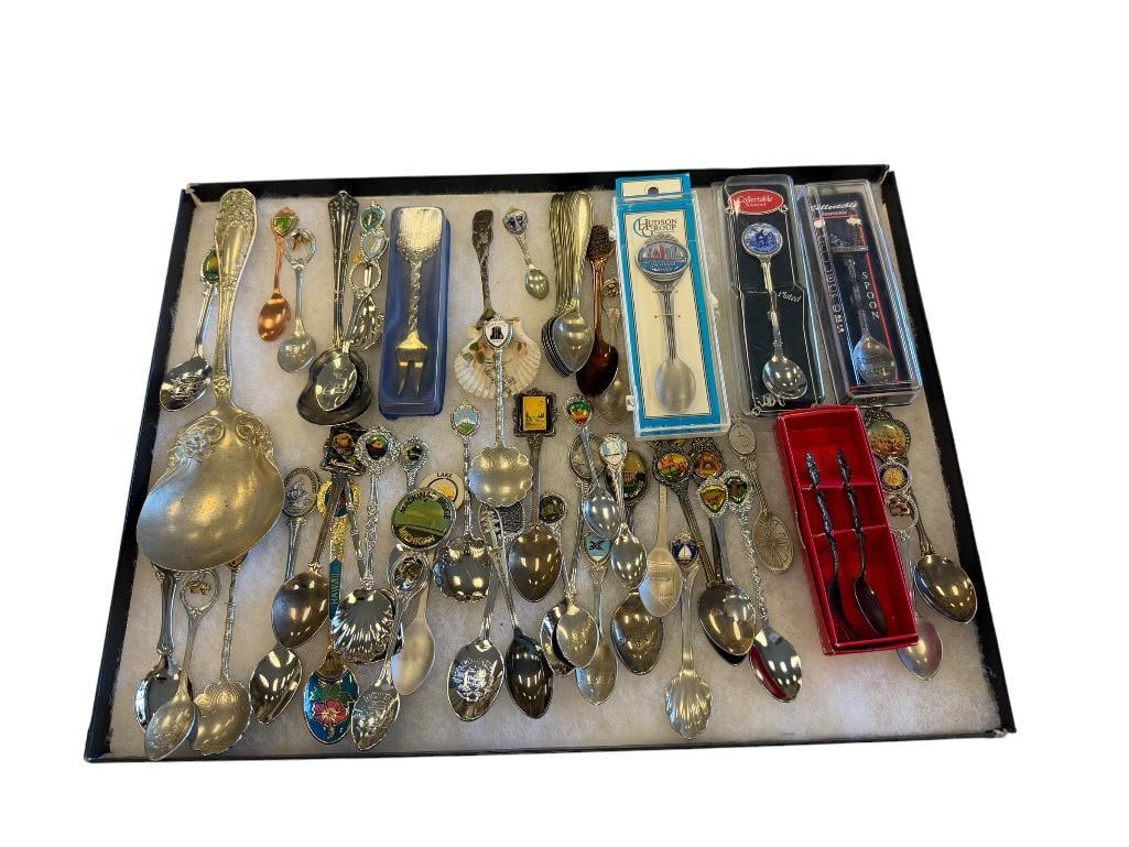 LARGE COLLECTION OF SOUVENIR SPOONS, TEA SPOONS, DEMI SPOONS, ETC.: INCLUDES SOUVENIR SPOONS FROM YELLOWSTONE, WYOMING, MICHIGAN, PORTLAND, ALABAMA, HAWAII, ETC