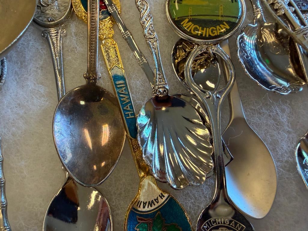 LARGE COLLECTION OF SOUVENIR SPOONS, TEA SPOONS, DEMI SPOONS, ETC. - 4