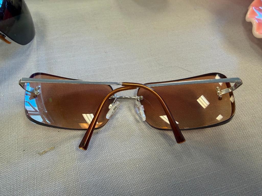 MEN AND WOMANS DESIGNER GLASSES INLCUDES PAIR OF MENS OAKLEY SUNGLASSES - 11
