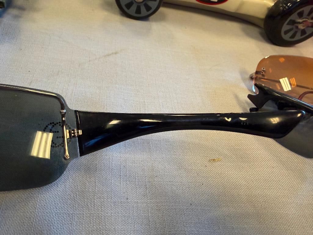 MEN AND WOMANS DESIGNER GLASSES INLCUDES PAIR OF MENS OAKLEY SUNGLASSES - 7