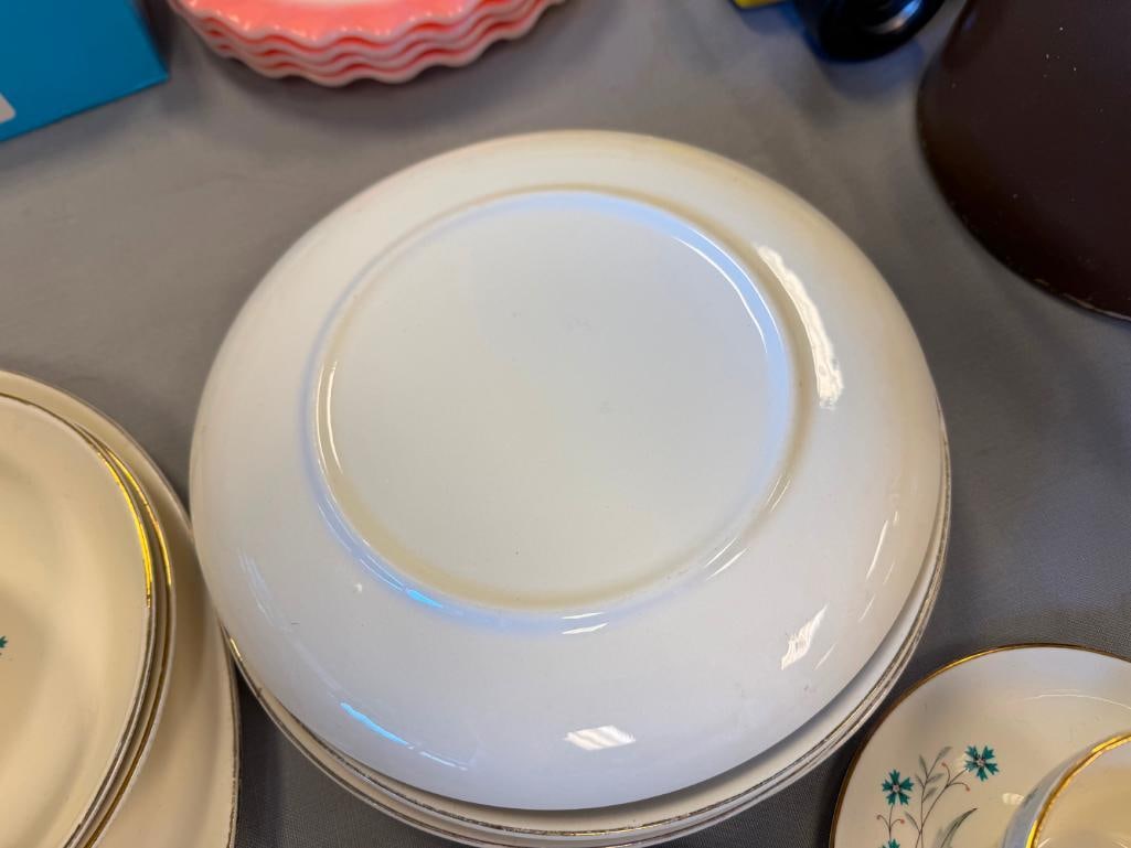 MID-CENTURY SCIO CHINA HAMPTON PATTERN CHINA - 10