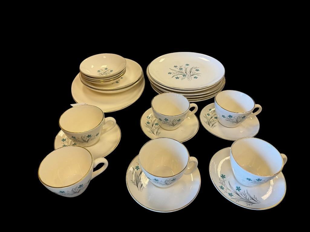 MID-CENTURY SCIO CHINA HAMPTON PATTERN CHINA: FLORAL DESIGN CHINA WITH GILT ACCENTS, 24 PIECES TOTAL, ONE DINNER PLATE HAS CHIP ON THE RIM 