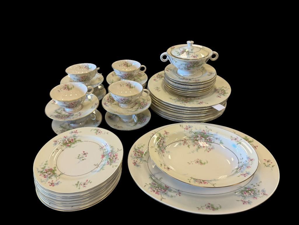 THEODORE HAVILAND APPLE BLOSSOM U.S.A. MADE CHINA SET 43 PIECES TOTAL FIVE PIECE SETTING FOR EIGHT (1 of 20)