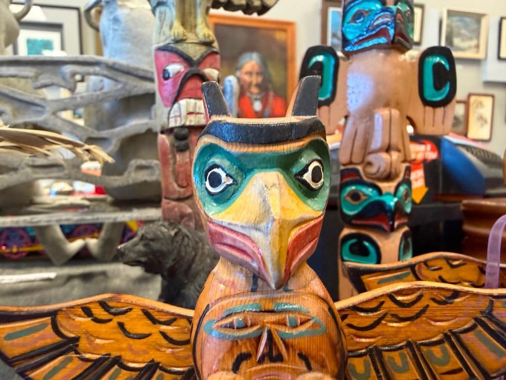 NATIVE AMERICAN AND INUIT / YUPIK INDIGENOUS CARVED TOTEM POLES, KACHINA DOLL, RAW HIDE RATTLE, E... - 7