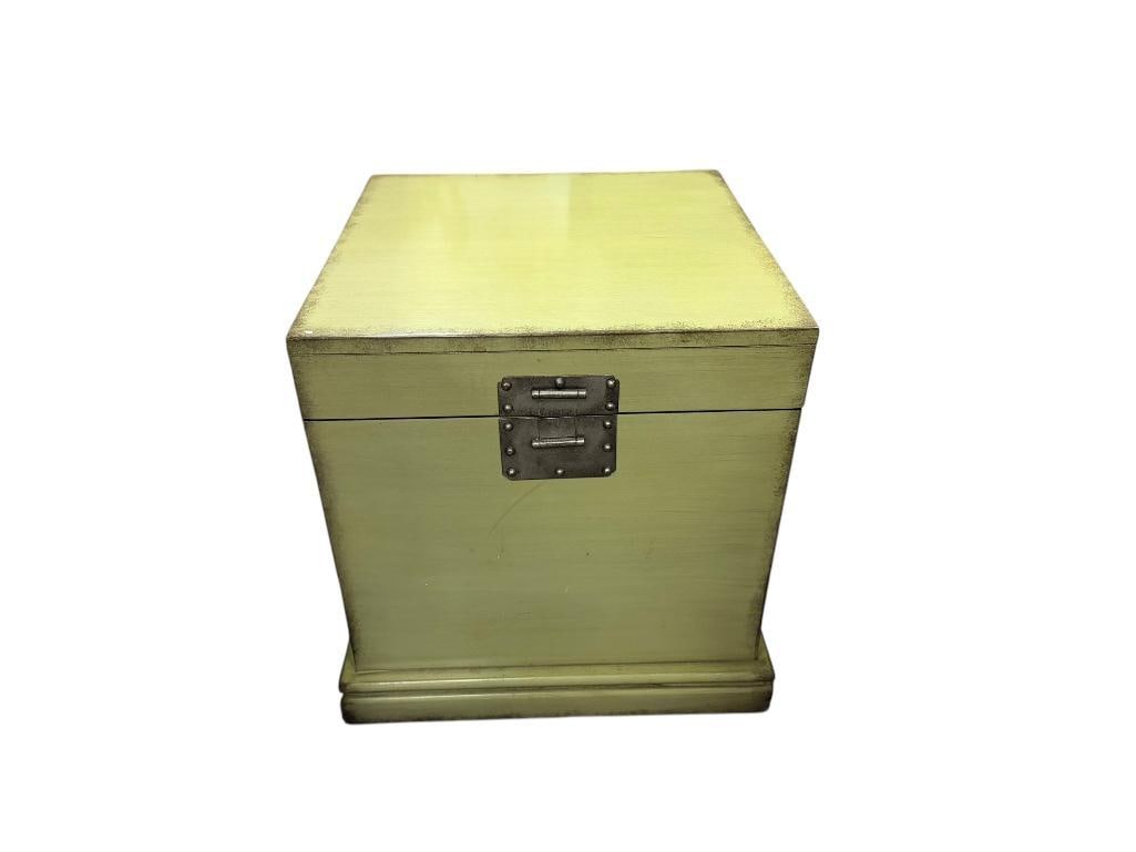 SQUARE SHAPED LIDDED STORAGE CHEST END TABLE: GOOD CONDITION WITH RUSTIC APPEAL 16 V1/2" X 16 1/2" X 18 1/2"