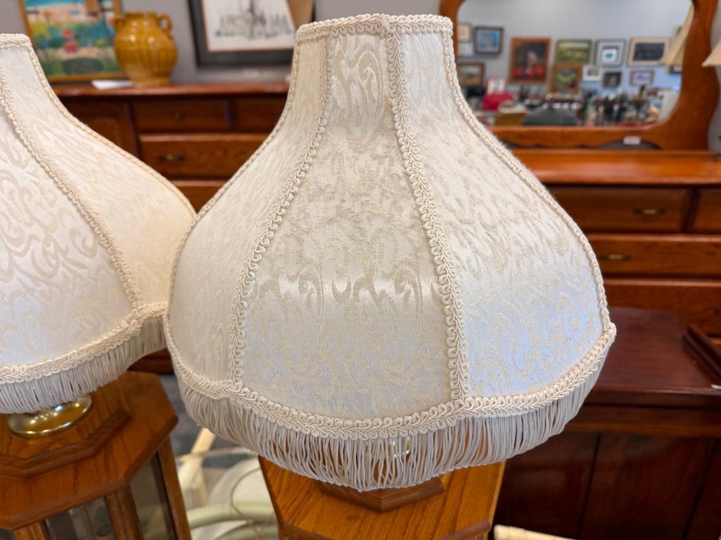 PAIR OF VINTAGE OAK AND ECTHED GLASS TABLE LAMPS FEATURING HEXAGONAL DESIGN - 7