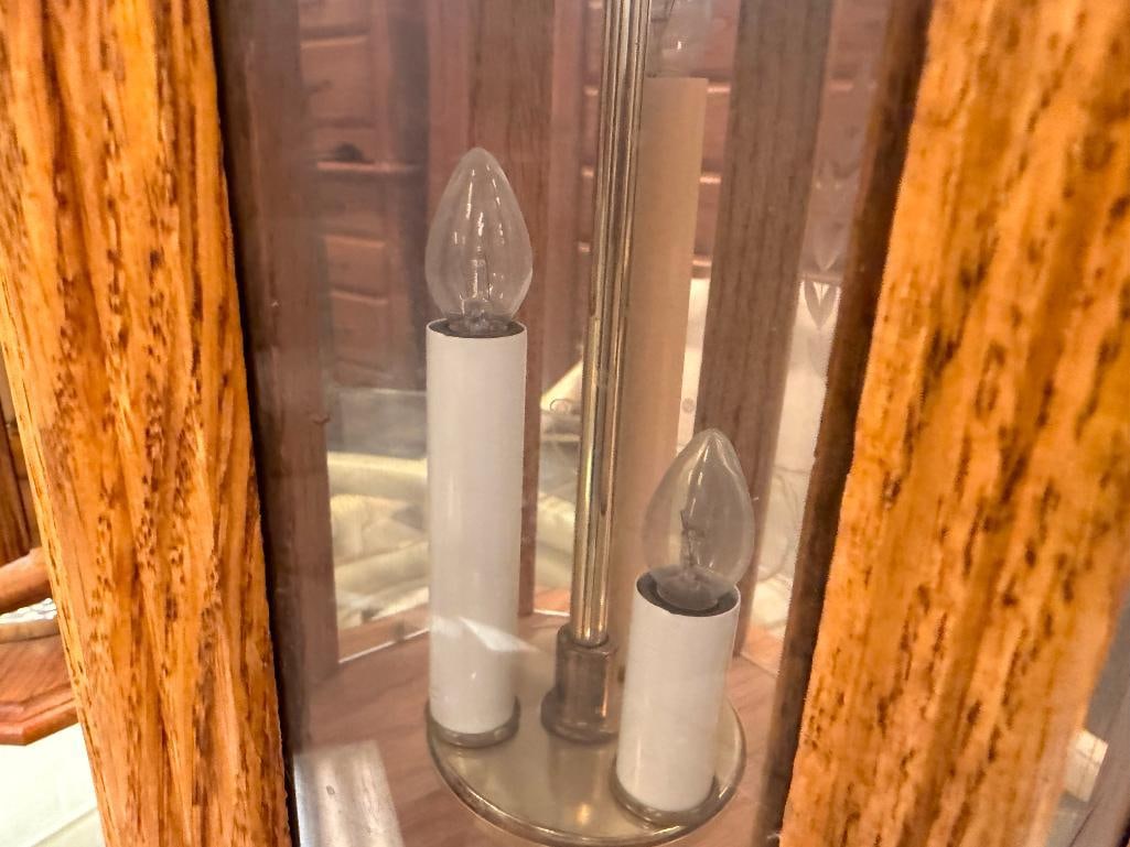 PAIR OF VINTAGE OAK AND ECTHED GLASS TABLE LAMPS FEATURING HEXAGONAL DESIGN - 9
