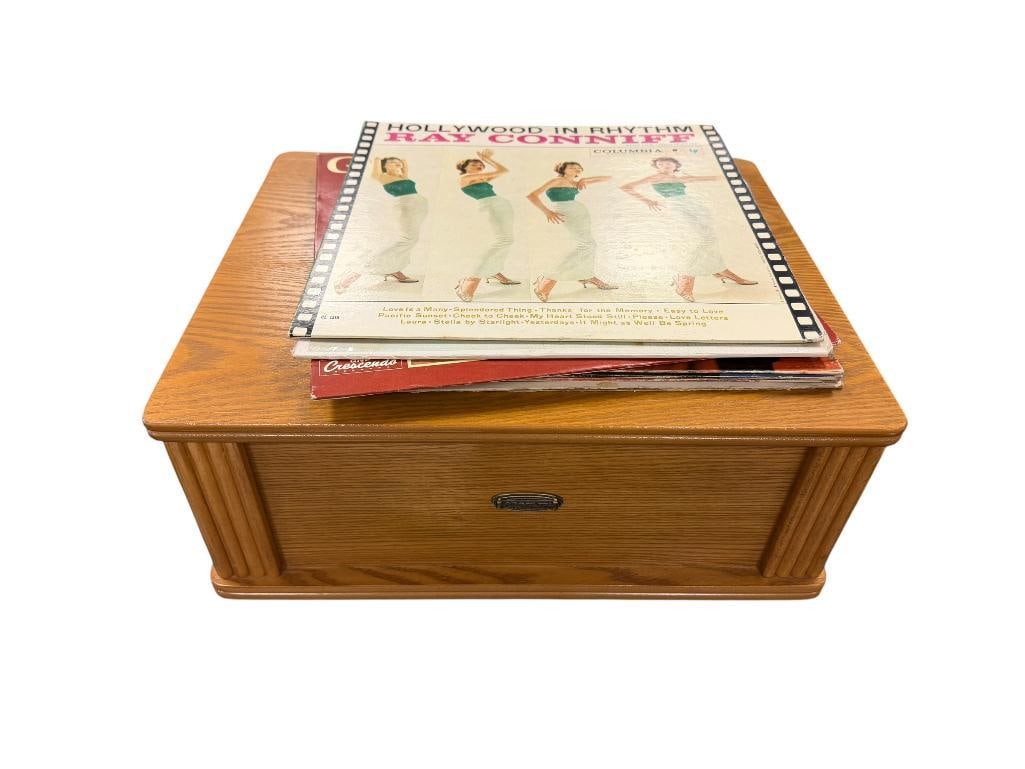 CROSLEY COLLECTOR'S EDITION MODEL CR47 OAK CASED RECORD PLAYER THAT PLAYS 33 1/3 OR 45 RPM RECORDS (1 of 18)