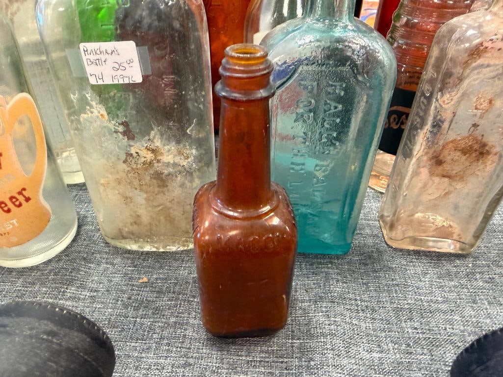 13 COLLECTIBLE VINTAGE AND ANTIQUE GLASS BOTTLES INCLUDING HALL'S BALSAM, PINKHAM'S MEDICINE, ETC. - 5