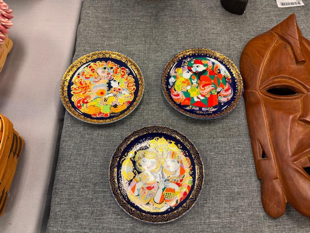 THREE VINTAGE ROSENTHALE STUDIO-LINE GERMAN HANDPAINTED ALADIN AND THE MAGIC LAMP PLATES - 2