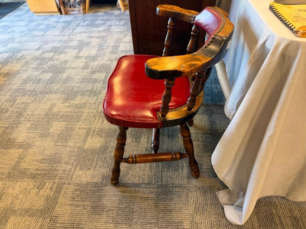 VINTAGE AUTHENTIC FURNITUER PRODUCTS TAVERN STYLE CAPTAIN'S CHAIR - 3